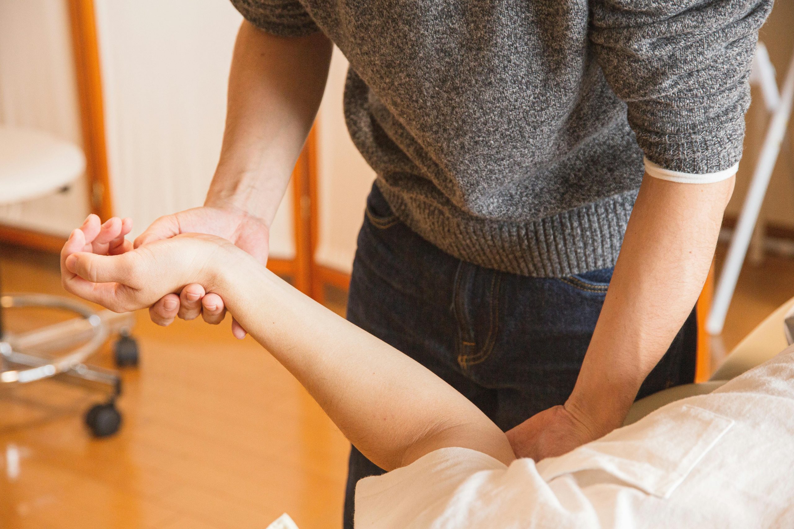 pexels-ryutaro-5473223 Bedside assistance